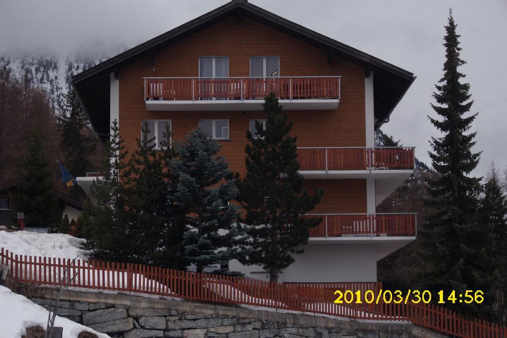 Haus Waldheim Grachen Apartamento Exterior foto